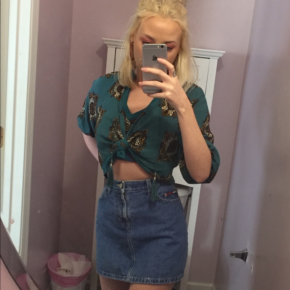 Vintage 90’s Tommy Hilfiger Denim Skirt!